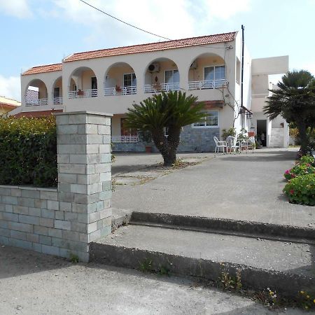 Dimitris Studios & Apartments ファリラキ エクステリア 写真