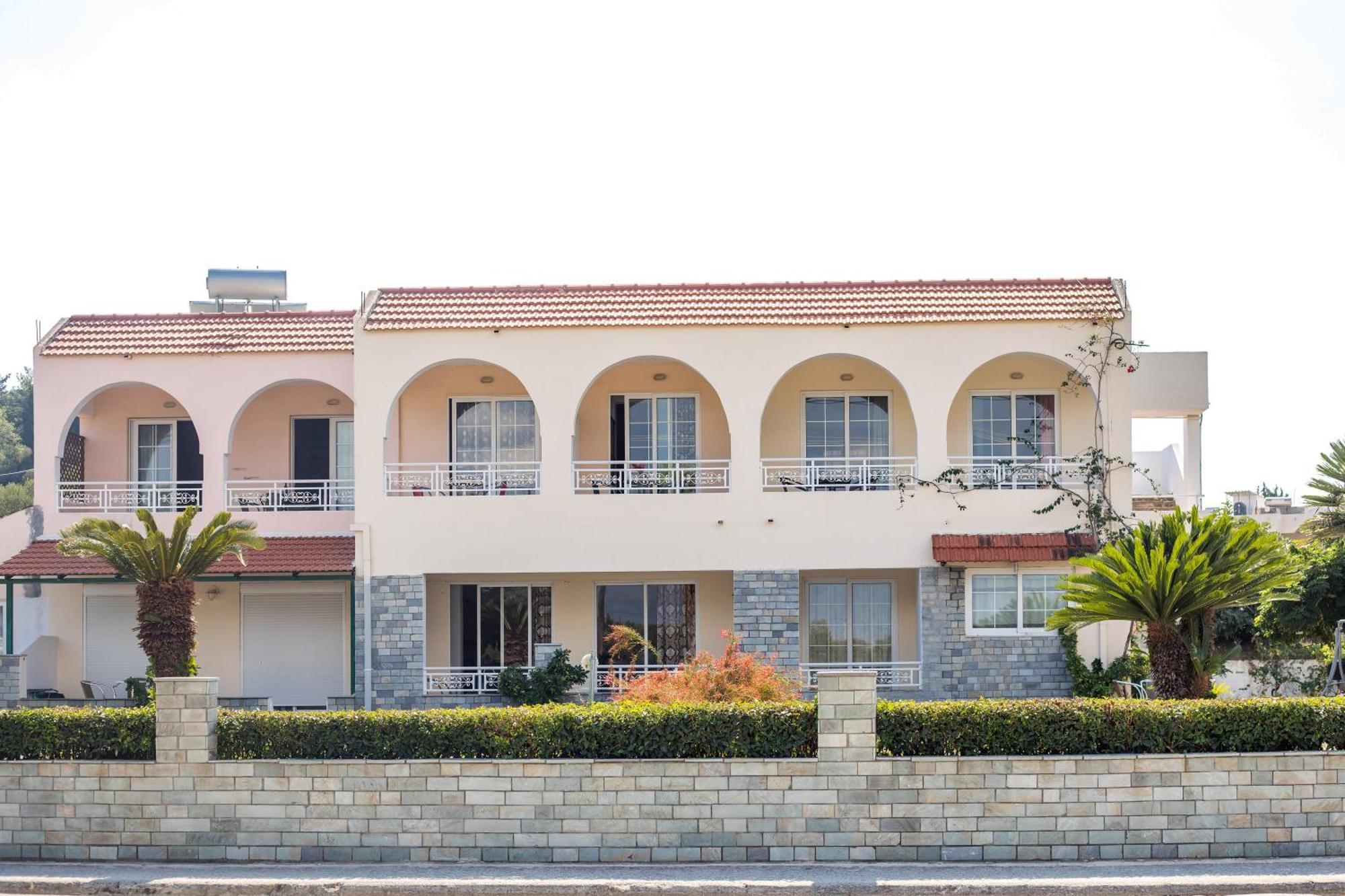 Dimitris Studios & Apartments ファリラキ エクステリア 写真
