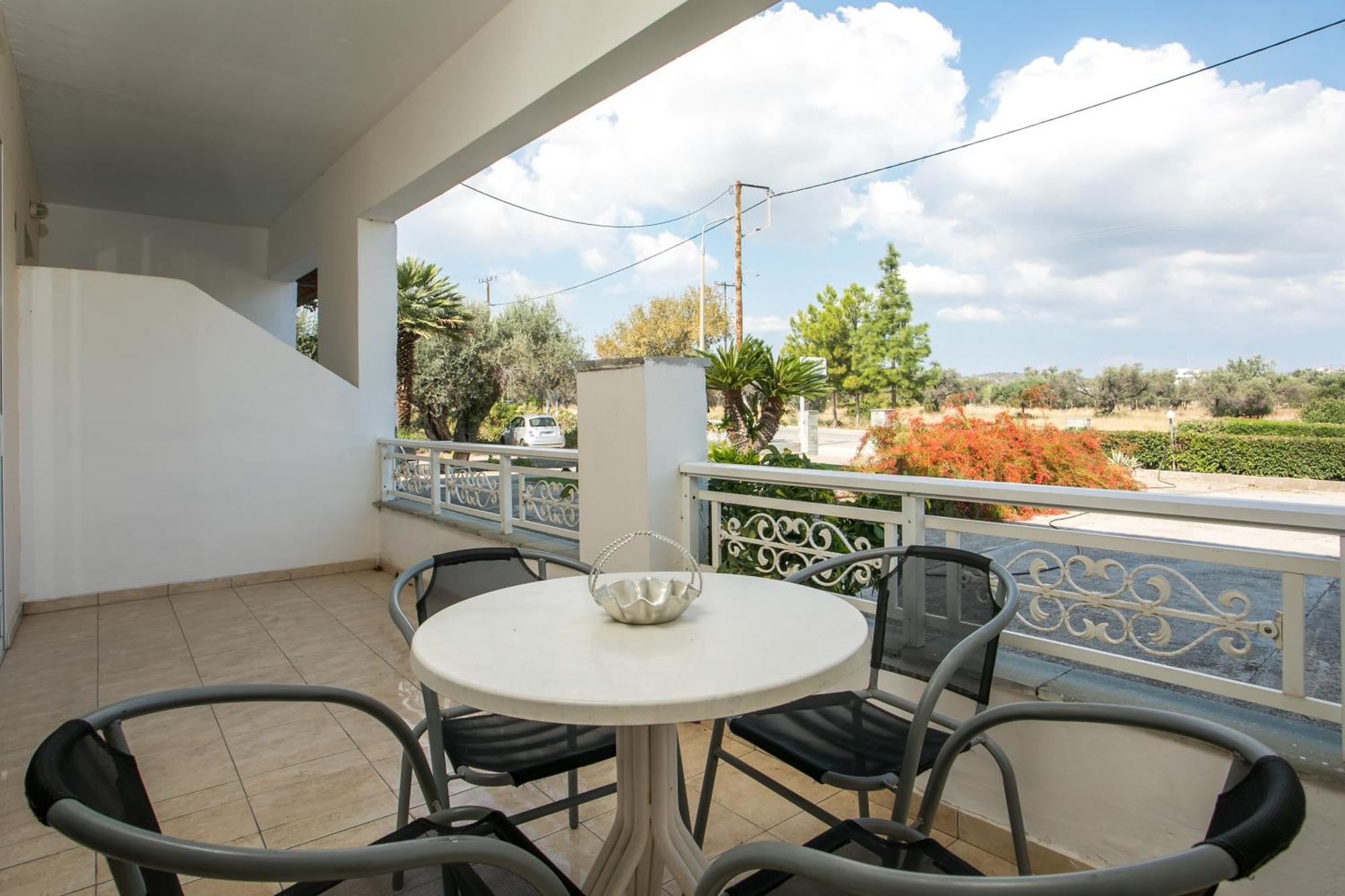 Dimitris Studios & Apartments ファリラキ エクステリア 写真