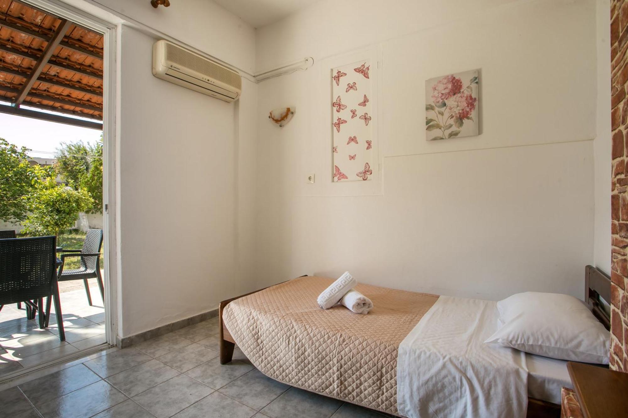 Dimitris Studios & Apartments ファリラキ エクステリア 写真