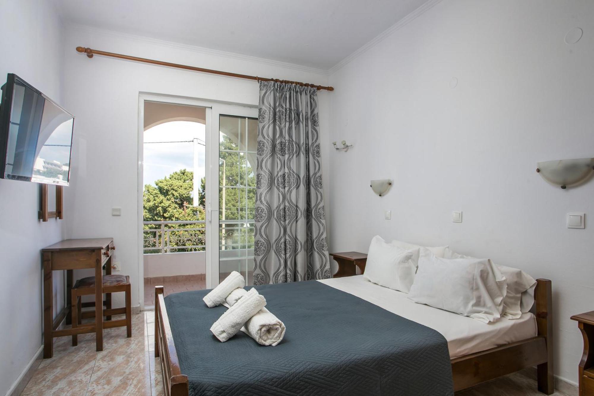 Dimitris Studios & Apartments ファリラキ エクステリア 写真