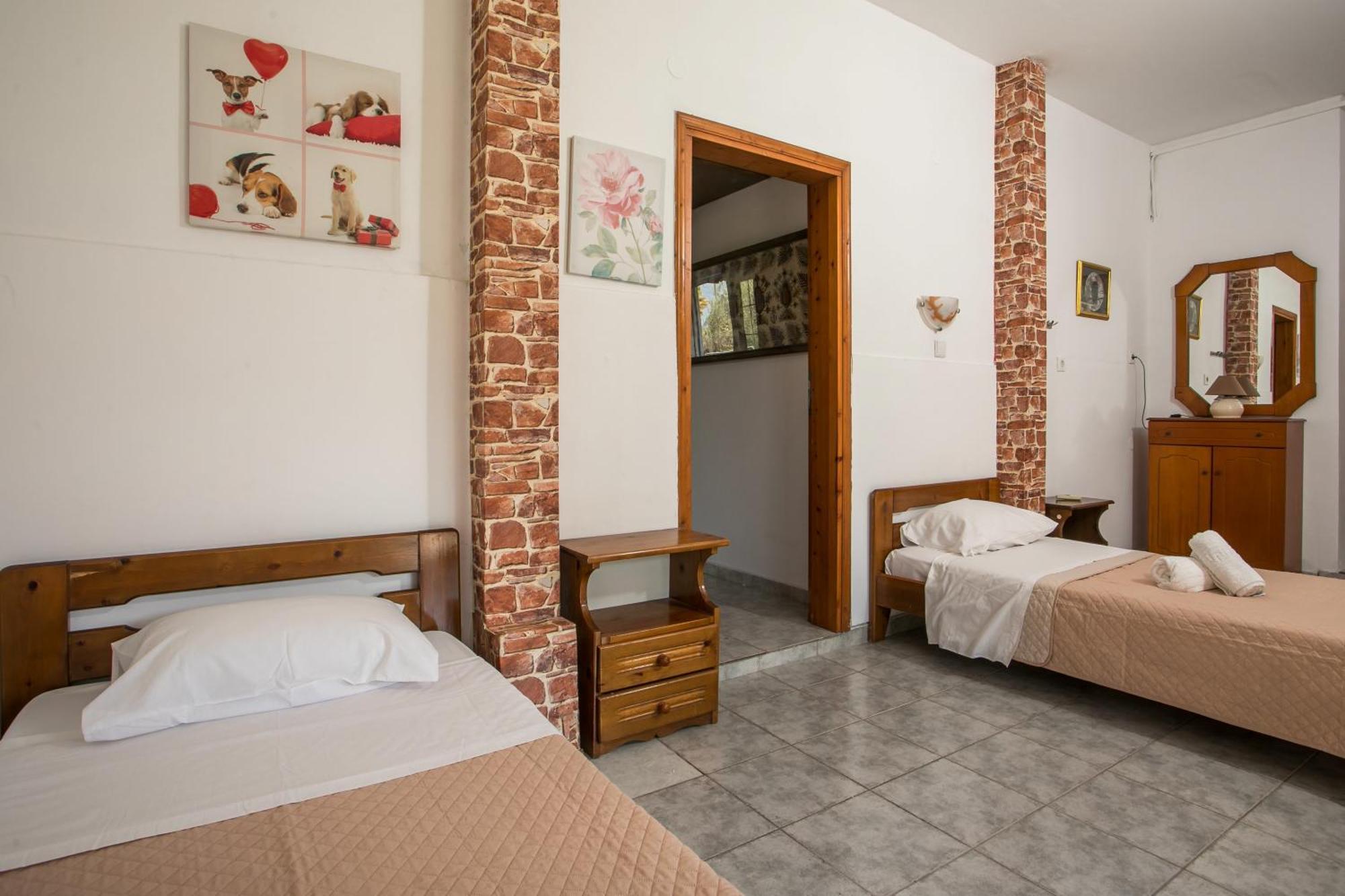 Dimitris Studios & Apartments ファリラキ エクステリア 写真