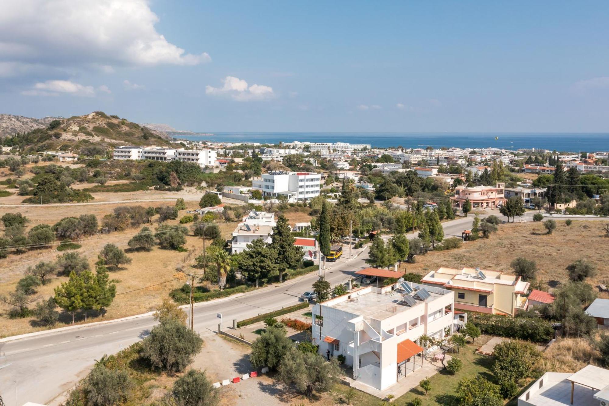 Dimitris Studios & Apartments ファリラキ エクステリア 写真